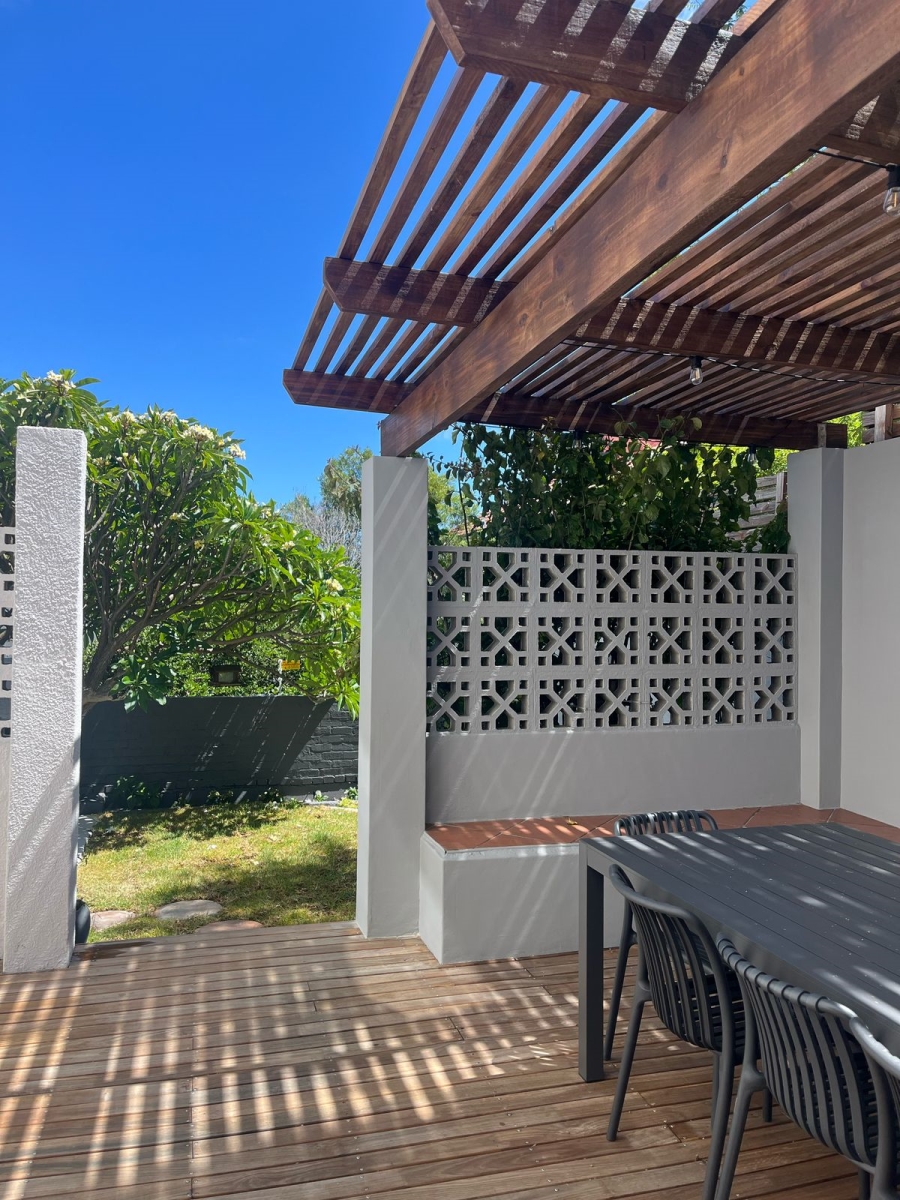 To Let 3 Bedroom Property for Rent in Vredehoek Western Cape